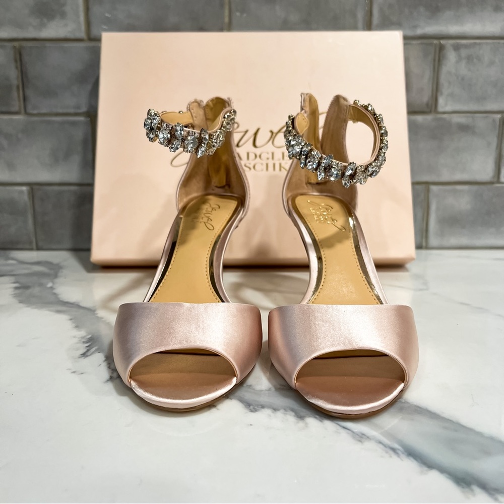 NWT Badgley Mischka Jewel Genevieve - Satin/Rose